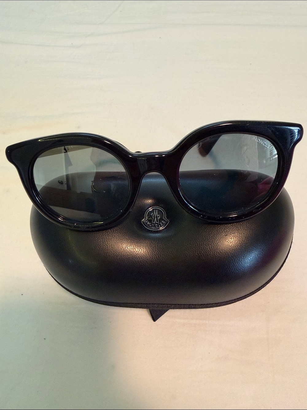 Moncler Glossy Black Round-Edge Sunglasses